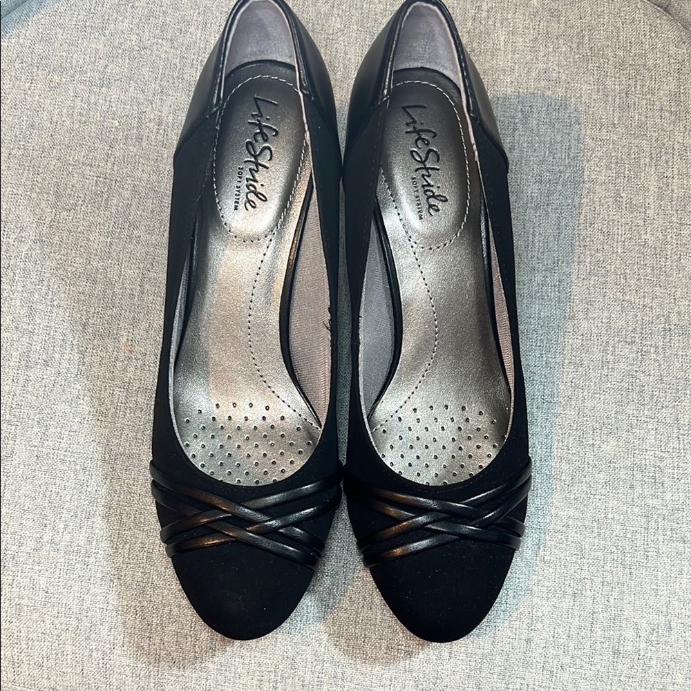 Life Stride Women's Black Pumps